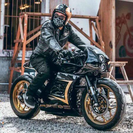 雅马哈XSR155摩托车黑金咖啡色改款欣赏