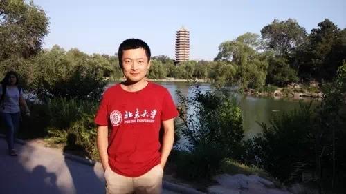 他是北大学霸，3年读完博士，却因脚趾头的小疙瘩，抛下漂亮妻子