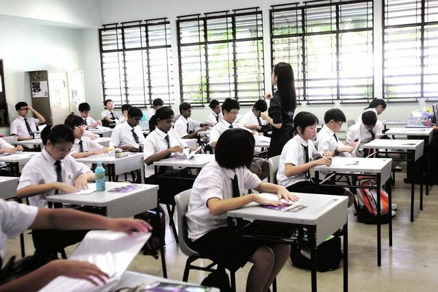 新加坡的精英教育，支撑着打工者每年230万美元的高薪收入