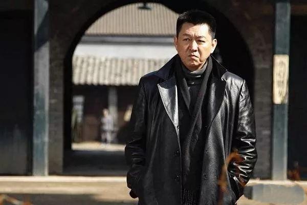 庹宗华：偷盗、勒索、袭臀、家暴、殴打粉丝，吴倩莲为何爱他12年