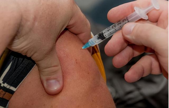 打也死，不打也死！在新加坡打新冠疫苗还有什么用？