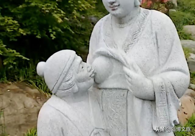 浙江某景区“儿媳喂奶”雕塑引发争议。古代二十四孝究竟是文化传承还是封建残余？