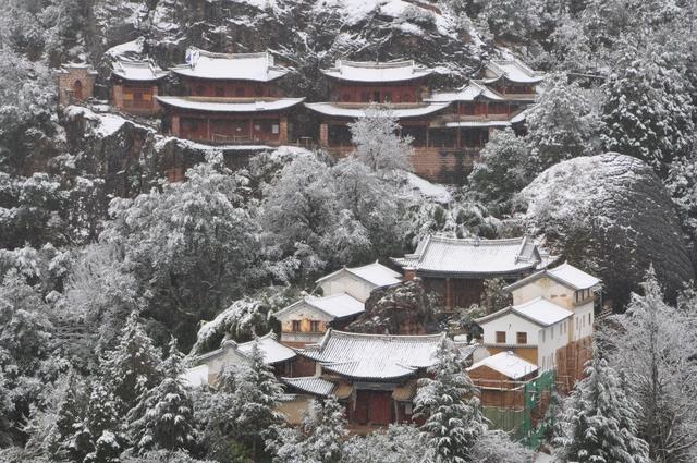 小天晨报丨自治区上调最低工资标准；新疆今年首趟旅游专列开行；大批北归候鸟飞临新疆多地