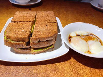 很久之前被种草的新加坡白胡椒肉骨茶、海鲜叻沙，这次终于没有错过