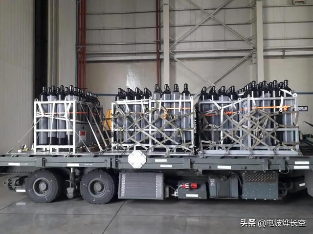 新加坡空军空运氧气千里援救印度病人