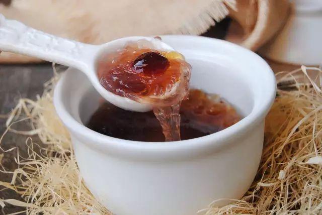 燕窝怎么吃：来试试蔓越莓桃胶炖燕窝