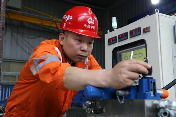 劳动者·中国梦｜彭军洪：盾构机的“心脏”理疗师