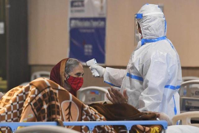 印度变种病毒至少已在17国出现 一位印度记者的“死亡直播”说了什么？英国称无多余新冠疫苗分给印度