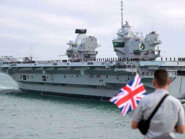 中国警告奏效，英国航母不再穿越台海：螳臂当车只能自取灭亡