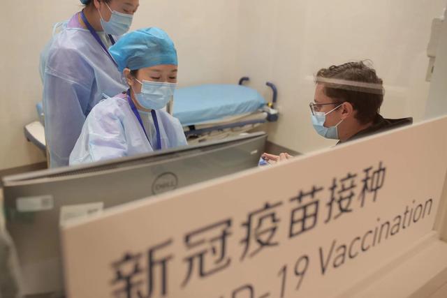 “流程很便捷，接种完回国更安心！”嘉会医院成首批外籍人士接种疫苗指定机构