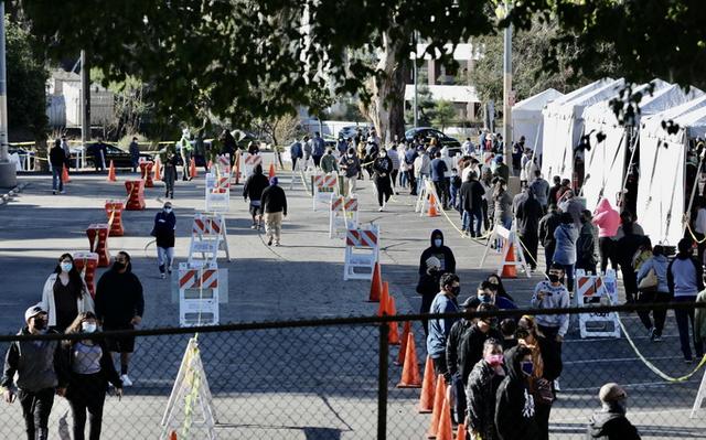 酒吧、精神病院门口……美国人在这些“奇葩接种场所”打新冠疫苗