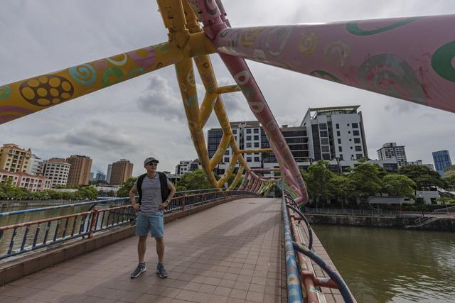 北纬一度的炎热赤道国家，却能有森林城市的雅号