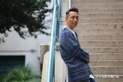 63岁万梓良收徒用钱敲头，做大哥人戏合一，改变周星驰林家栋命运