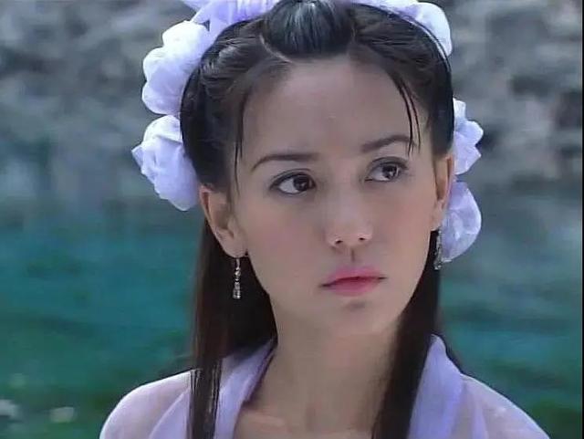 郭妃丽49岁状态太好了，有年龄感却依然美丽，婚姻幸福是保鲜秘诀