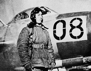 因不识英文，中国飞行员击落外国民航客机，周总理亲自出面解决