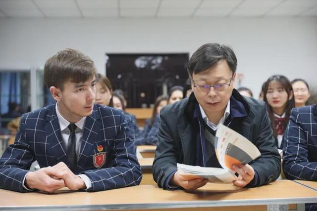 乌鲁木齐职业大学：促进党建与边疆职教深度融合