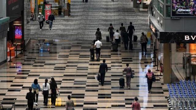 自高危地区或国家入境新加坡的旅客需接受快速新冠病毒检测