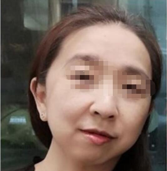 妻子在新加坡惨死车轮下，丈夫、儿子只能“云”上送别亲人