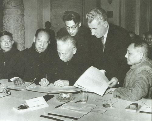 邓小平早年政治思想的演进历程，一代伟人的成长史！