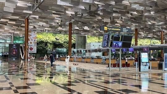 多名工作人员确诊新冠肺炎 新加坡樟宜机场所有航站楼暂停开放14天