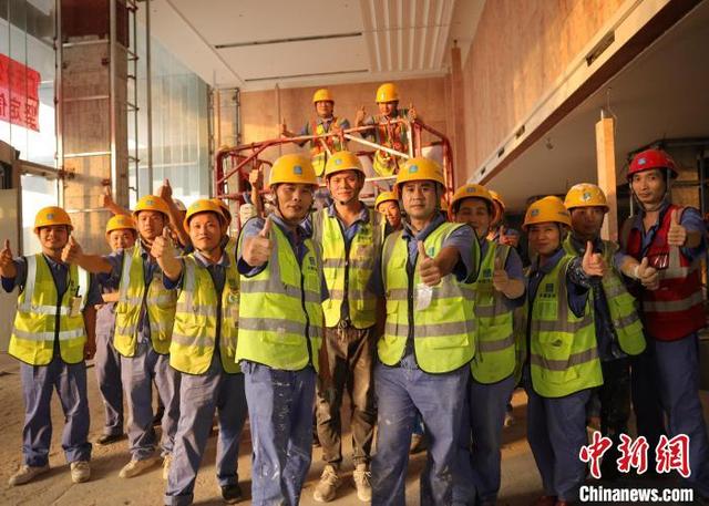 大湾区建设者挥洒汗水 谱写“劳动光荣”赞歌
