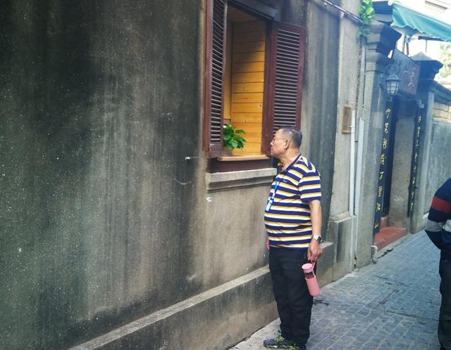 用抒情的音乐语言演绎了这些建筑之美，诠释了这些建筑的艺术气质