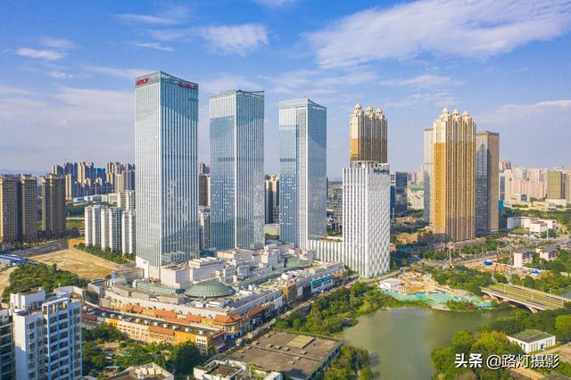 南方唯一的“森林”城市，青山绿水气候宜人，许多人到这儿养老