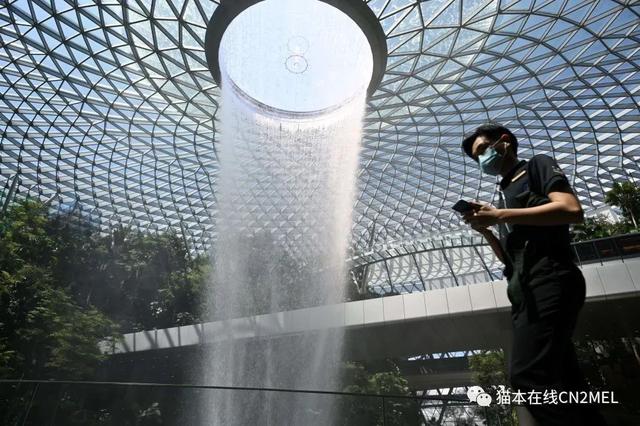 与澳洲的旅行泡泡恐喊卡，新加坡明天起全国封锁4周