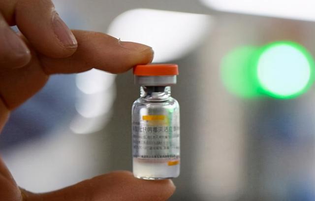 中国“国药”疫苗列入世卫组织疫苗库，新加坡购买的“科兴”呢？