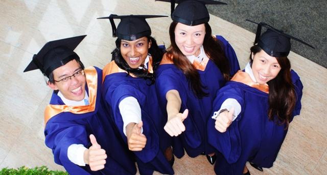 新加坡反对党领袖在 Yale-NUS 2021 毕业典礼上致辞