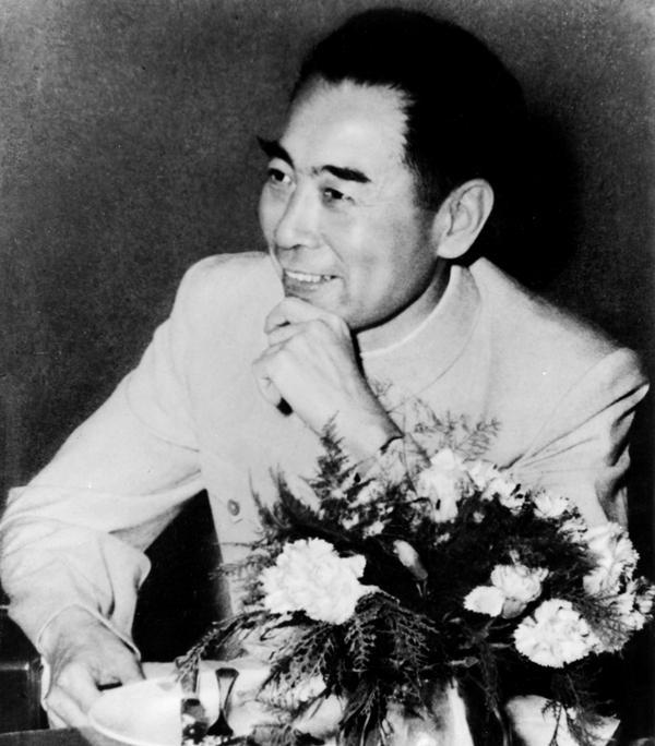 1955年，一架飞机三次呼救后爆炸，指挥塔大惊：机上有没有周恩来