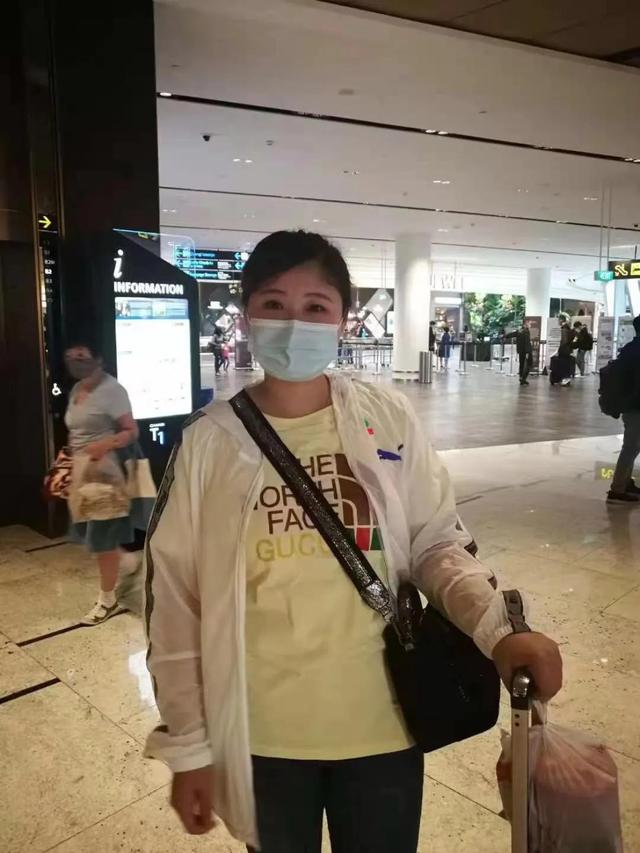 9位小伙伴顺利抵达新加坡🇸🇬，机场落地照，帅呆了呢