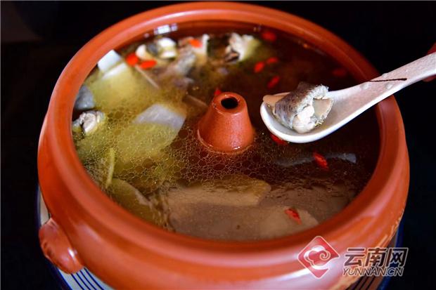 “滇声气”拜师烹香“正气锅”天麻汽锅鸡汽锅宴成为云南美食名片