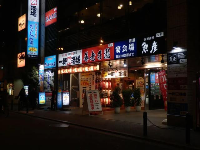 商业圈“72变“：和民居酒屋要开130家烤肉店、老百货哈罗德加码独立美妆店、卖时尚口罩童装成了热门生意 | 一周全球观察特辑
