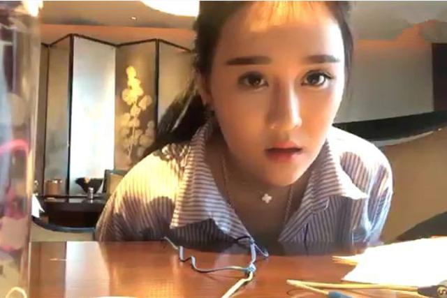 赵本山女儿相亲成功，球球让男友摘下口罩露脸，被吐槽长相土气