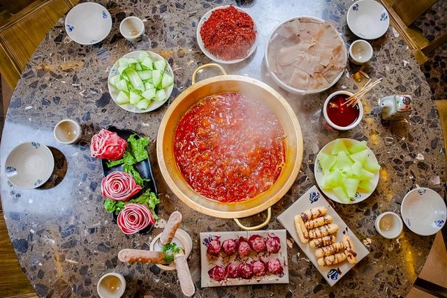 曾是火锅界龙头，靠服务取胜的海底捞，为何闭店严重？