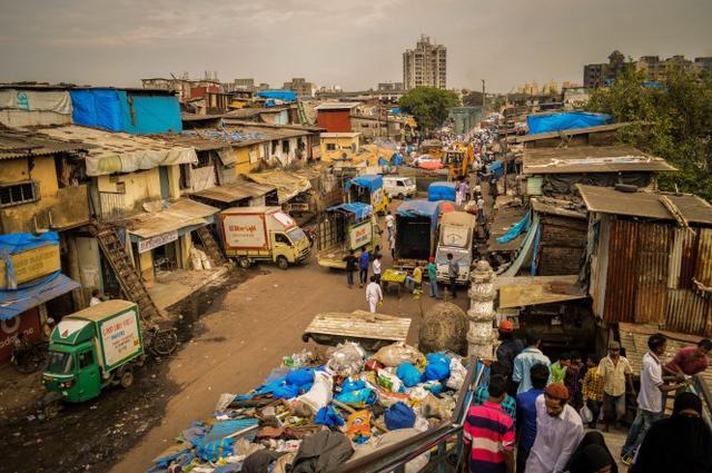 印度贫民窟里的血汗工厂，一年能赚10个亿？