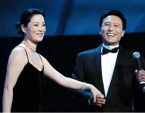毛阿敏堕落史：富婆诡异的复出之路