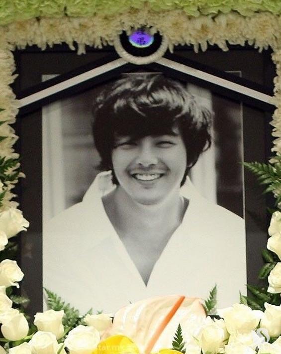 曾经风靡一时的《看了又看》过去23年，如今的演员今非昔比