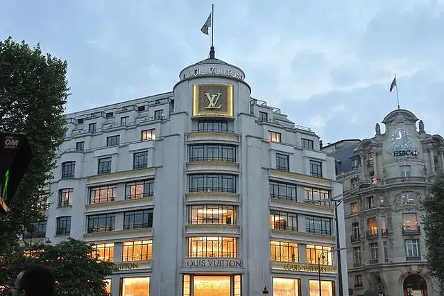 世界首富再易主：LV打败亚马逊，凭什么奢侈品比互联网更赚钱？