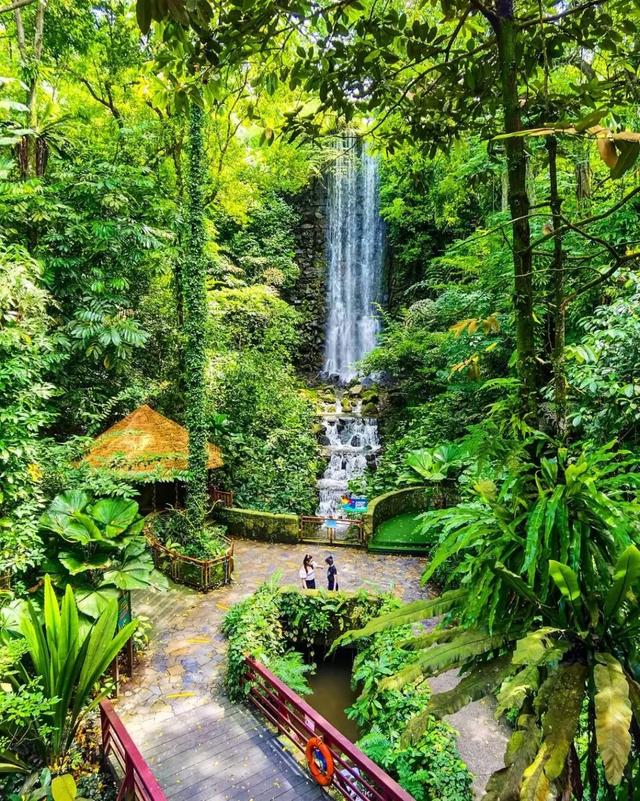 小小新加坡居然有5个瀑布，隐藏着世界最大的室内瀑布？