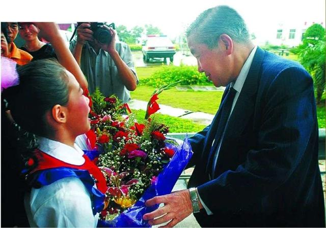 香港土豪老板：只要打新冠疫苗，就送千万豪宅，背后有何秘密？