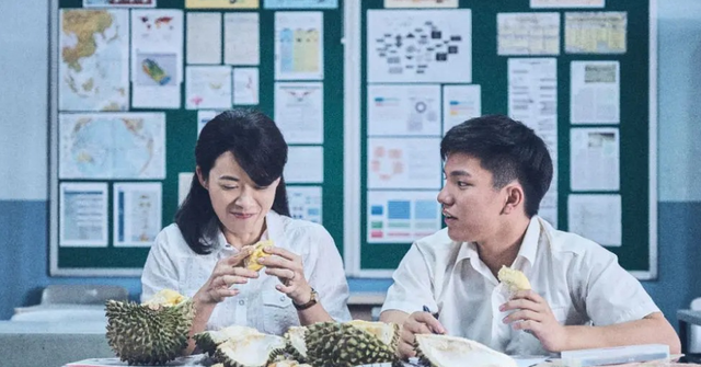 永不停的新加坡雨季，带着潮湿的禁忌恋情，女性觉醒的《热带雨》