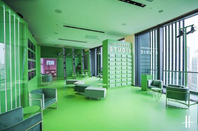 反转剧连连看：LINE FRIENDS否认退出中国，百货Selfridges卖身有戏，安踏市值超lululemon|一周全球观察