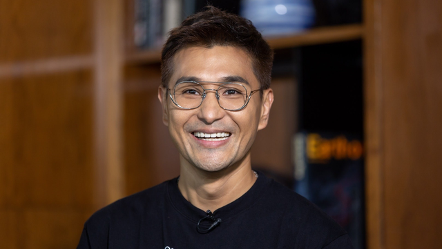 “顶流”们的尬演被嘲真不冤，看了TVB港星眼神戏，才知何为艺人