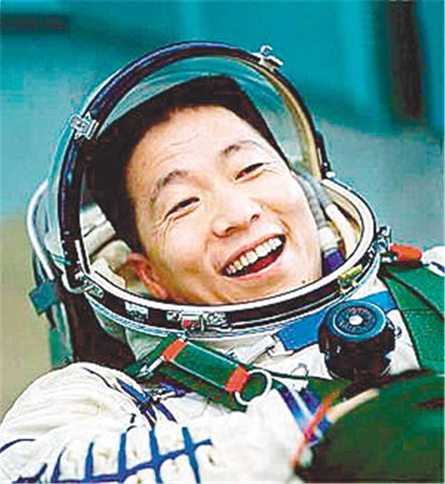 杨利伟在太空中听到“敲门声”，这神秘诡异的声音，究竟是什么？