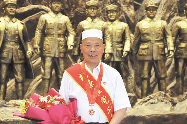 全国优秀共产党员的湖北骄傲——全心全意为人民服务，这是党员的根本