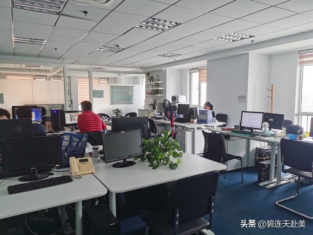 第三国赴美，两位老人经过新加坡中转去美国西雅图照顾怀孕的女儿