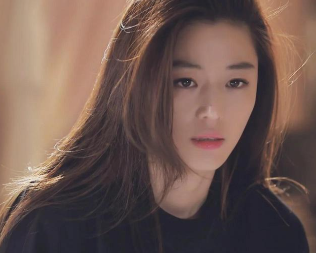 全智贤否认与富豪老公离婚！男方颜值超高身家过亿，结婚9年育2子