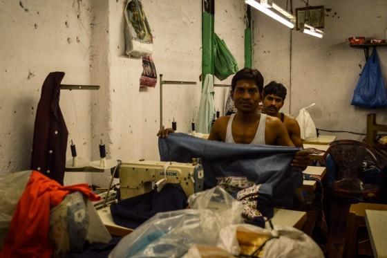 印度贫民窟里的血汗工厂，一年能赚10个亿？